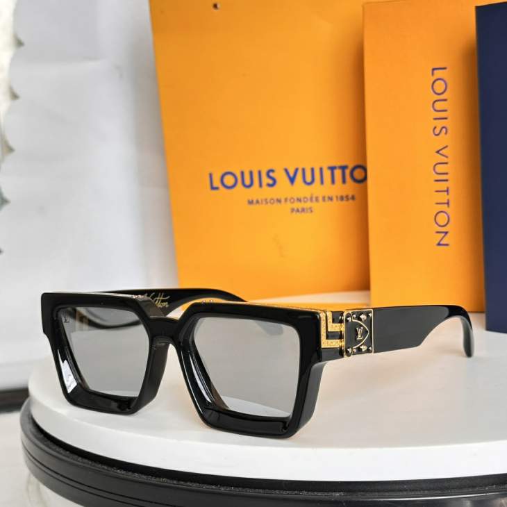 Picture of Louis Vuitton Sunglasses _SKUfw75841784fw